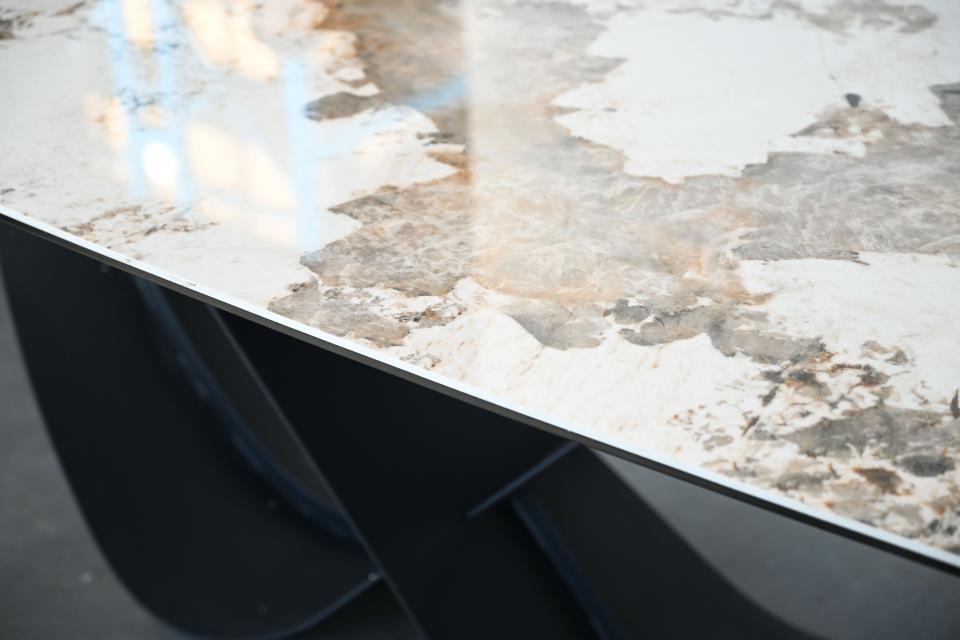 DINING TABLE MAGELLANO