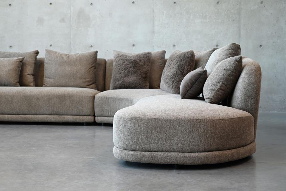 VOLTAIRE LSF CHAISE SECTIONAL BRINDLE BROWN WITH COCOA BUNNY SQUARE PILLOWS AND MOCHA BEAN RECTANGULAR PILLOWS FABRIC 4 PIECE