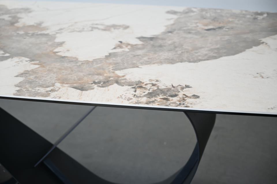 DINING TABLE MAGELLANO