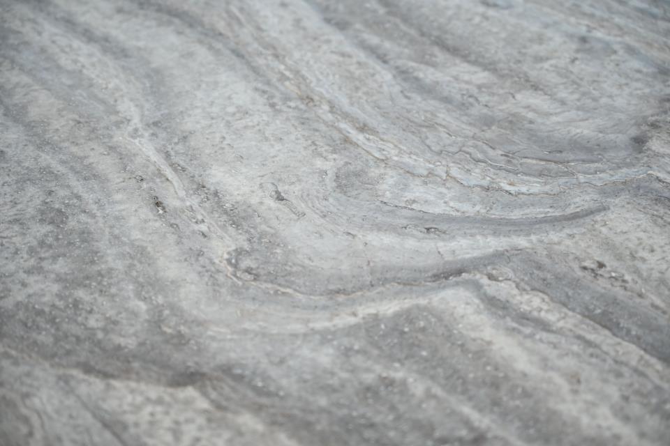 ERDEN ROUND DINING TABLE