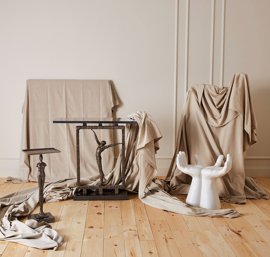 HANDS STOOL-MATTE WHITE